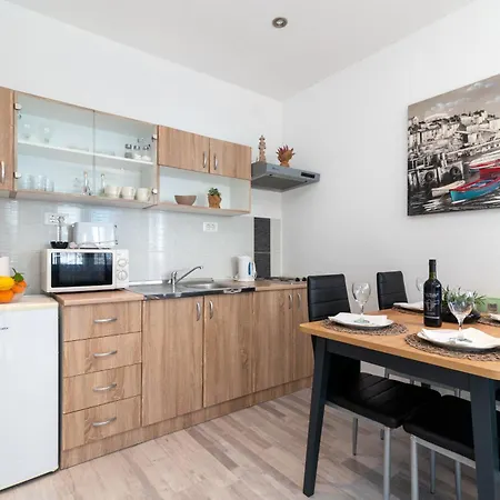 Sara Apartmant Trogir-dragulin Apartman *