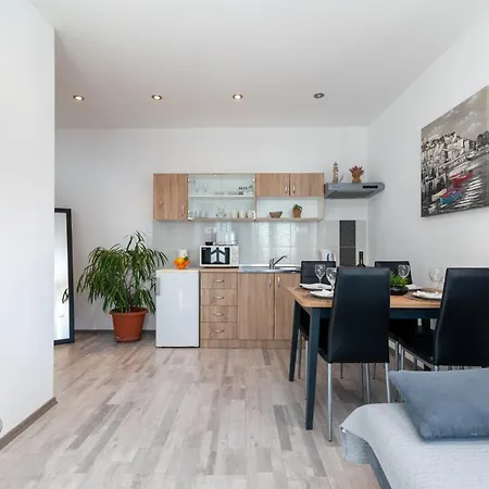 Sara Apartmant Trogir-dragulin شقة تروغير