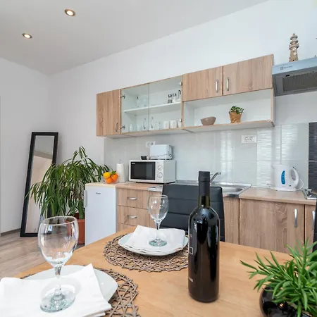 Sara Apartmant Trogir-dragulin تروغير
